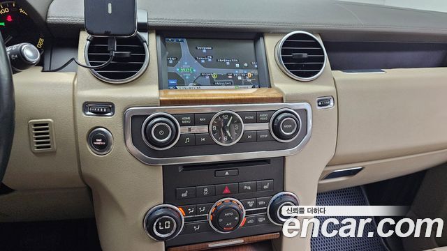 Land Rover Discovery 2016 — photo 14