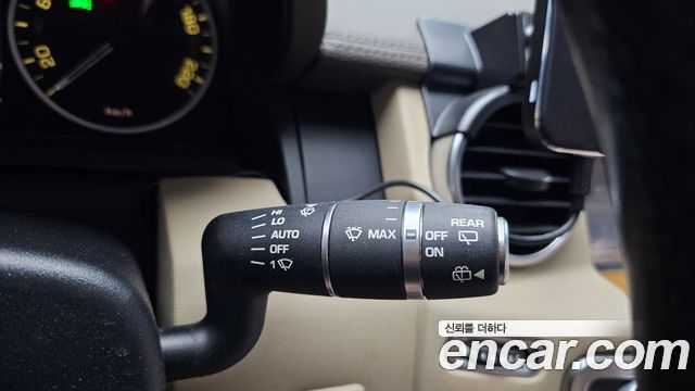 Land Rover Discovery 2016 — photo 16