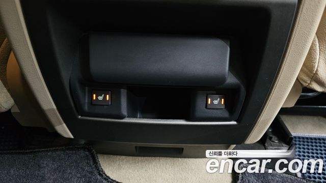Land Rover Discovery 2016 — photo 18