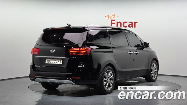 Kia Canival 2019 — photo 2