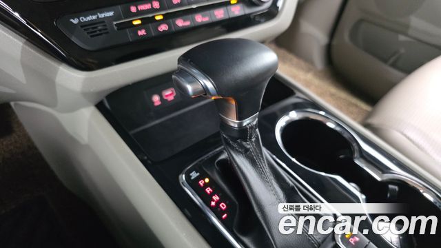 Kia Canival 2019 — photo 12