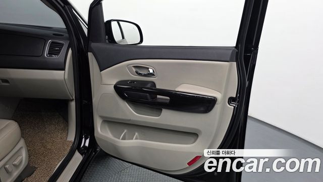 Kia Canival 2019 — photo 15