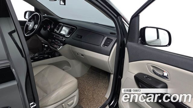 Kia Canival 2019 — photo 16