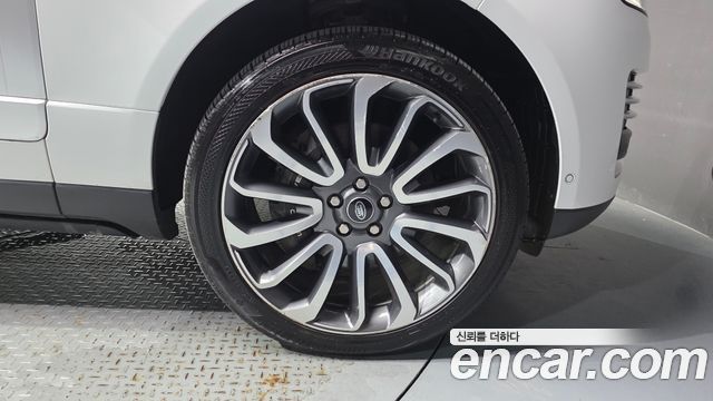 Land Rover Range Rover 2022 — photo 7