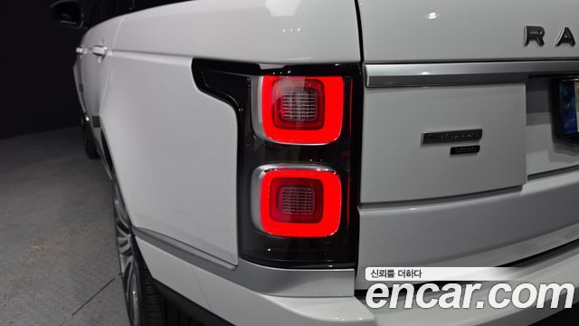 Land Rover Range Rover 2022 — photo 9