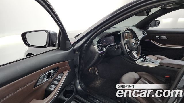 BMW 3-Series 2022 — photo 13