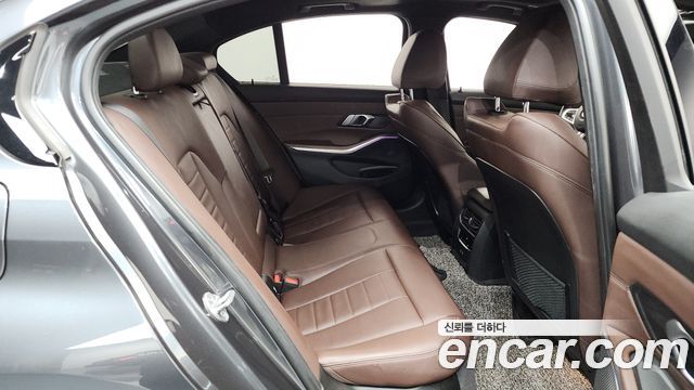 BMW 3-Series 2022 — photo 17
