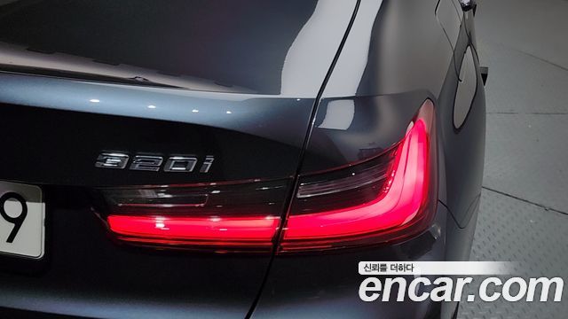 BMW 3-Series 2022 — photo 9