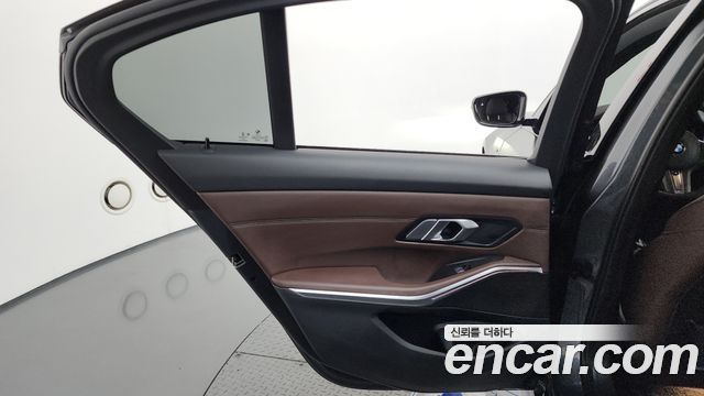 BMW 3-Series 2022 — photo 15