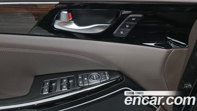 Kia K7 2018 — photo 11