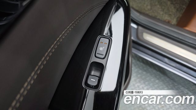 Kia K7 2018 — photo 16