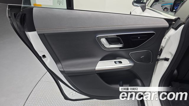 Mercedes-Benz EQE 2024 — photo 15