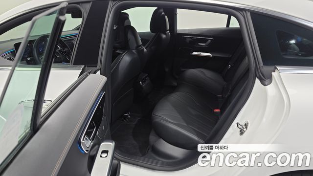 Mercedes-Benz EQE 2024 — photo 16