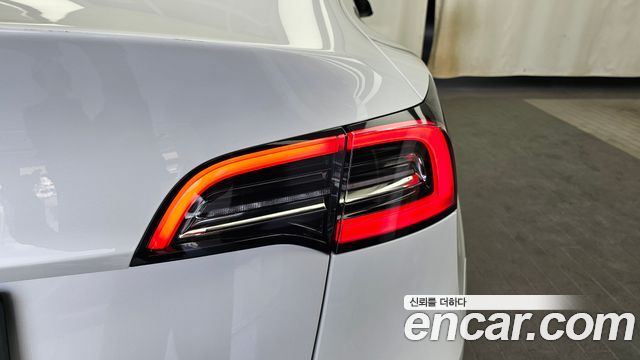 Tesla Model Y 2021 — photo 9