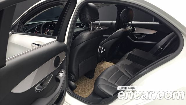 Mercedes-Benz C-Class 2020 — photo 18