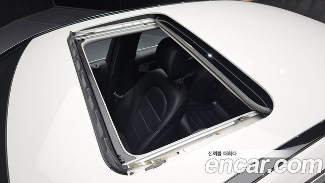 Mercedes-Benz C-Class 2020 — photo 25