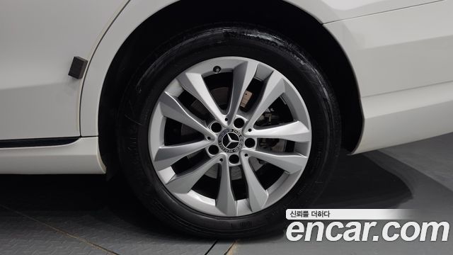 Mercedes-Benz C-Class 2020 — photo 7