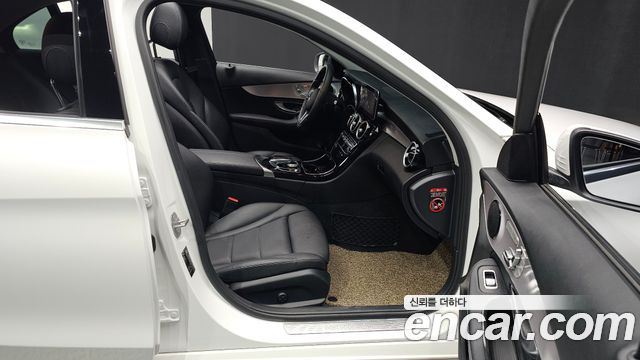 Mercedes-Benz C-Class 2020 — photo 16