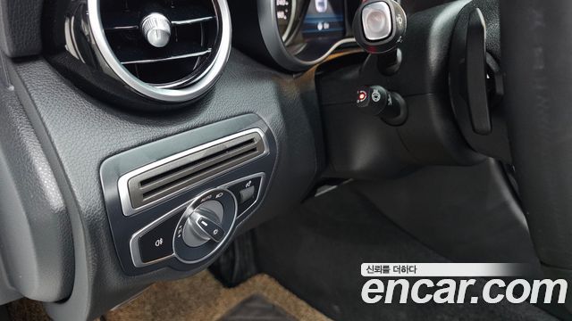 Mercedes-Benz C-Class 2020 — photo 30