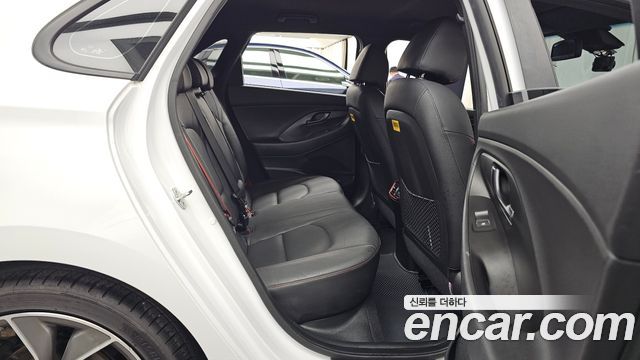 Hyundai i30 2019 — photo 12