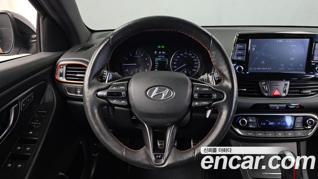 Hyundai i30 2019 — photo 13