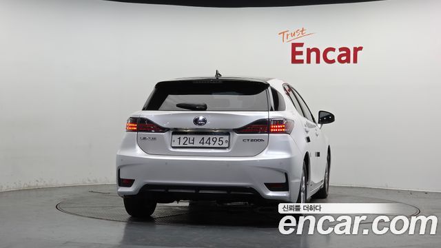 Lexus CT200h 2017 — photo 4