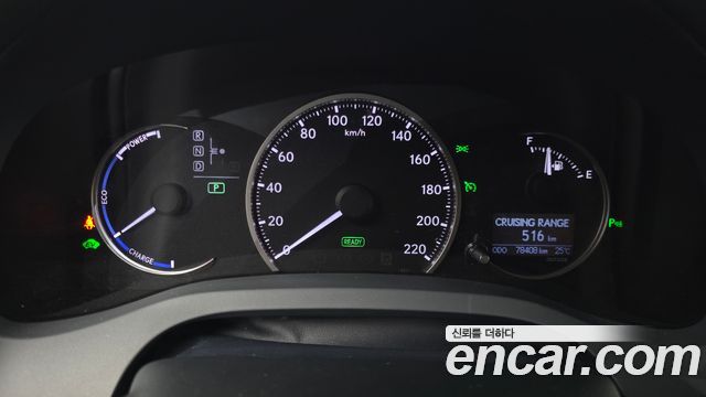 Lexus CT200h 2017 — photo 8
