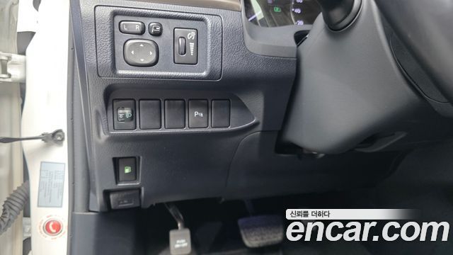 Lexus CT200h 2017 — photo 18
