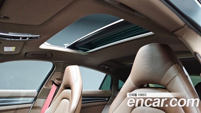 Porsche Panamera 2023 — photo 24