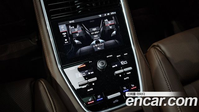 Porsche Panamera 2023 — photo 26