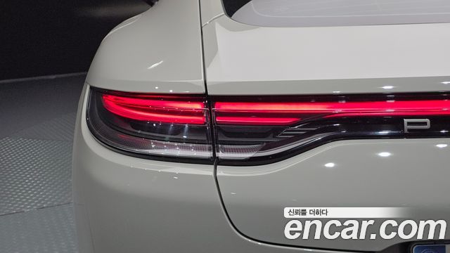 Porsche Panamera 2023 — photo 9