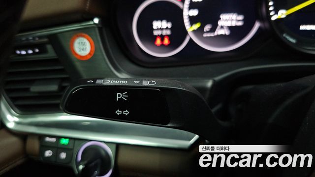 Porsche Panamera 2023 — photo 30