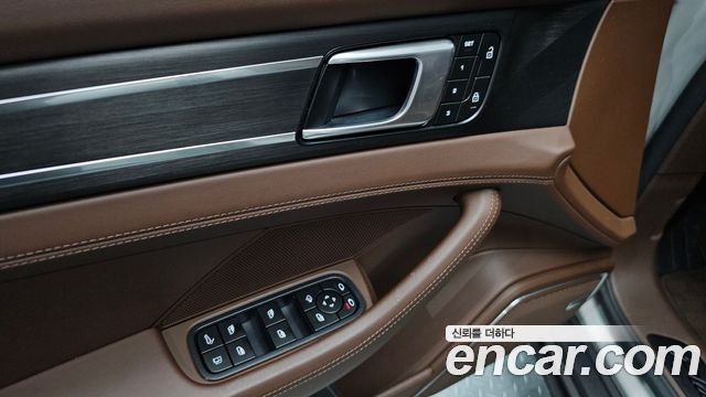 Porsche Panamera 2023 — photo 36