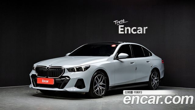 BMW 5-Series 2026 — photo 1