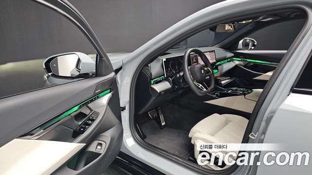 BMW 5-Series 2026 — photo 13