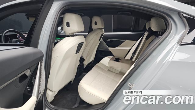 BMW 5-Series 2026 — photo 18