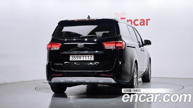 Kia Canival 2018 — photo 4