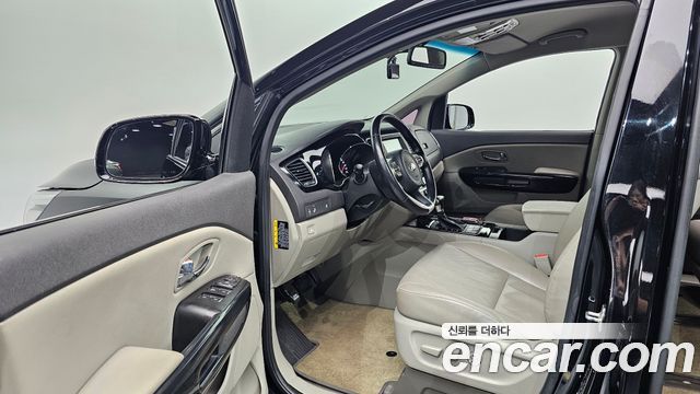 Kia Canival 2018 — photo 10