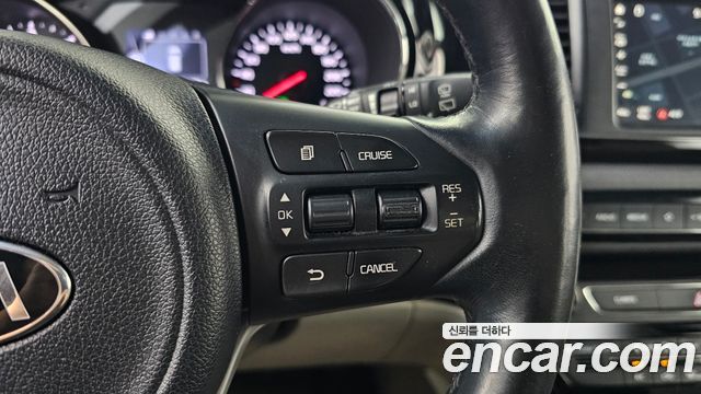 Kia Canival 2018 — photo 16