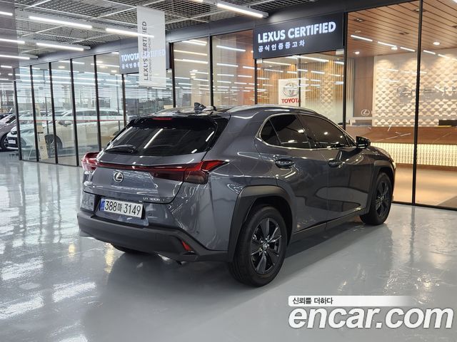 Lexus UX 2026 — photo 2