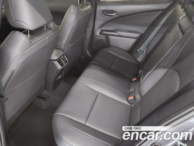 Lexus UX 2026 — photo 11
