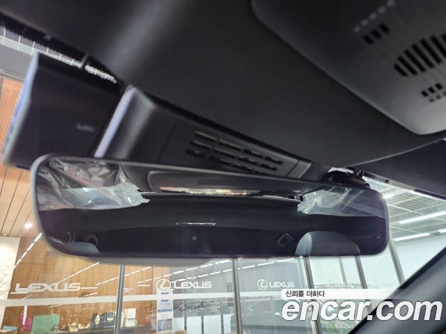 Lexus UX 2026 — photo 13
