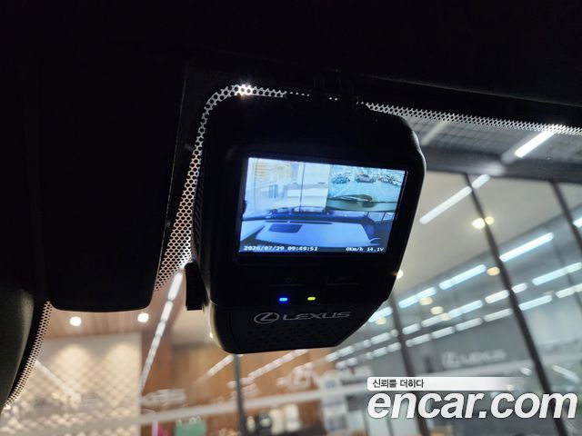 Lexus UX 2026 — photo 17
