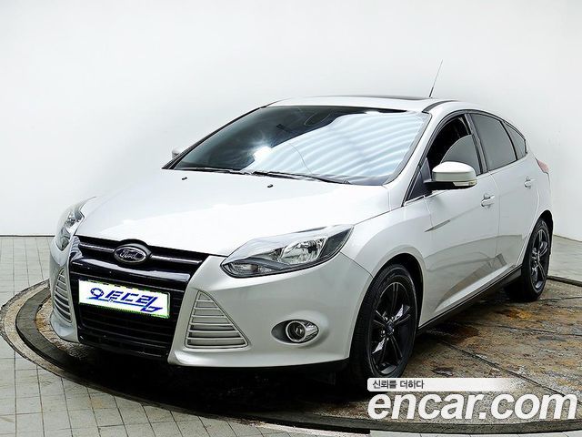 Ford Focus 2014 — photo 2