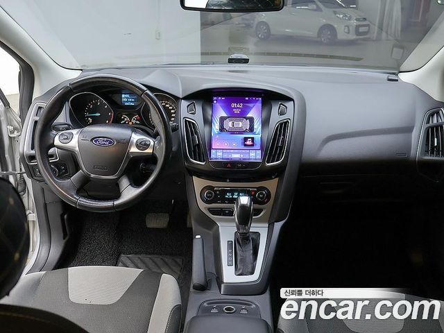 Ford Focus 2014 — photo 5