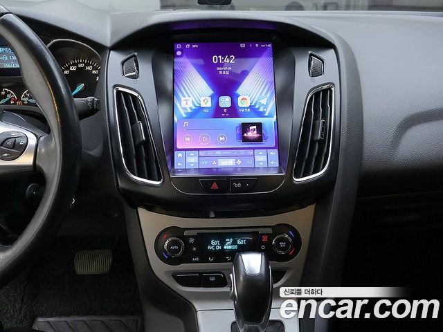Ford Focus 2014 — photo 9