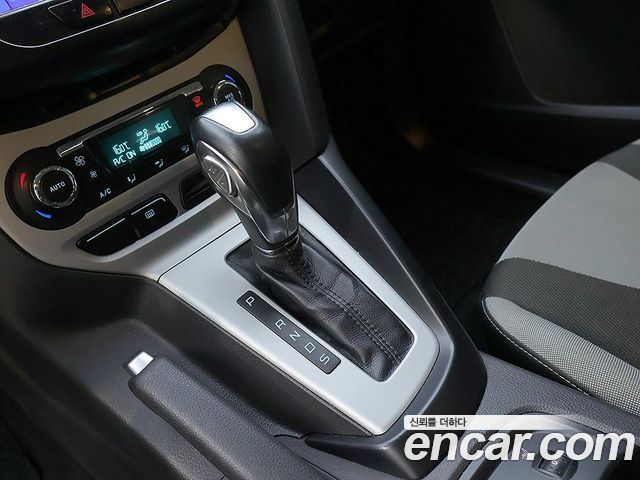 Ford Focus 2014 — photo 10