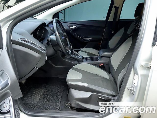 Ford Focus 2014 — photo 12