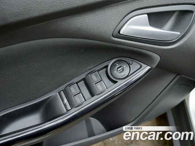 Ford Focus 2014 — photo 15