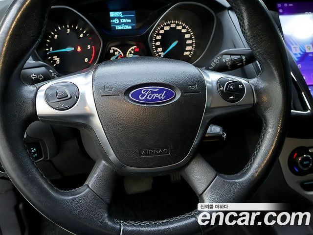 Ford Focus 2014 — photo 16